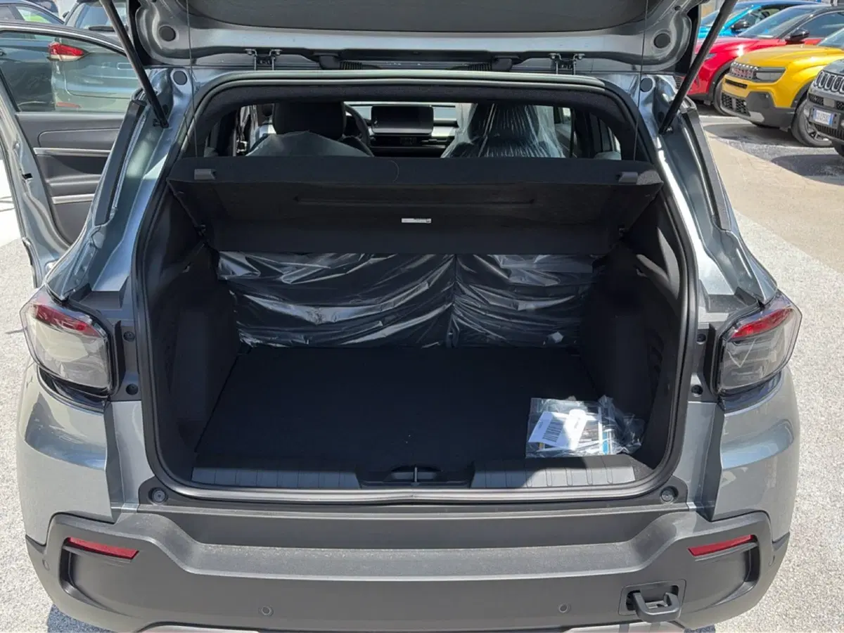 Jeep Avenger nuova a Campobasso (14)