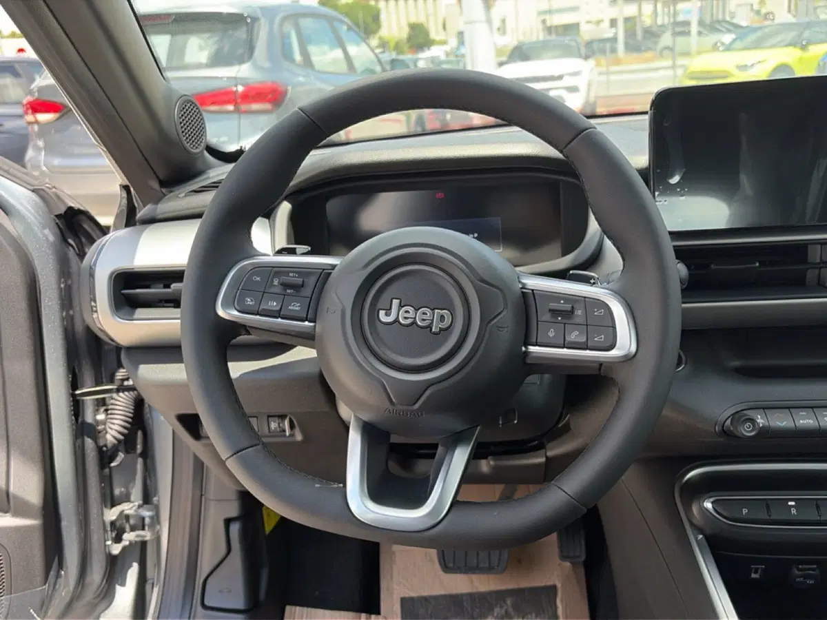 Jeep Avenger nuova a Campobasso (19)