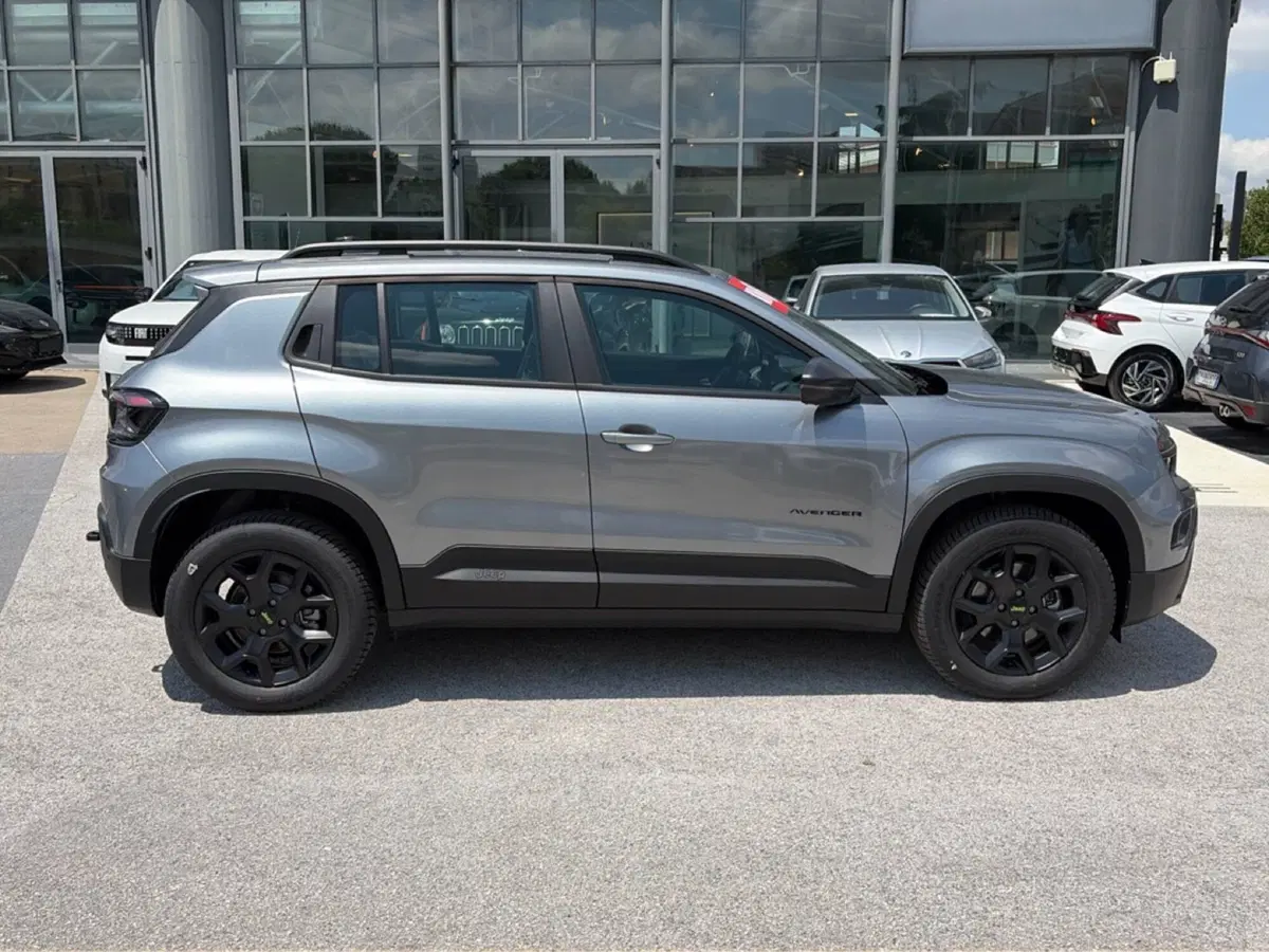 Jeep Avenger nuova a Campobasso (7)