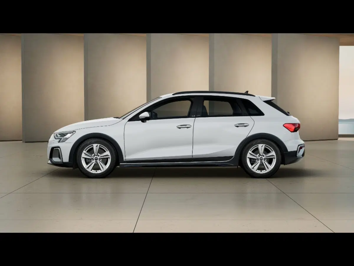 Audi A3 allstreet nuova a Livorno (2)
