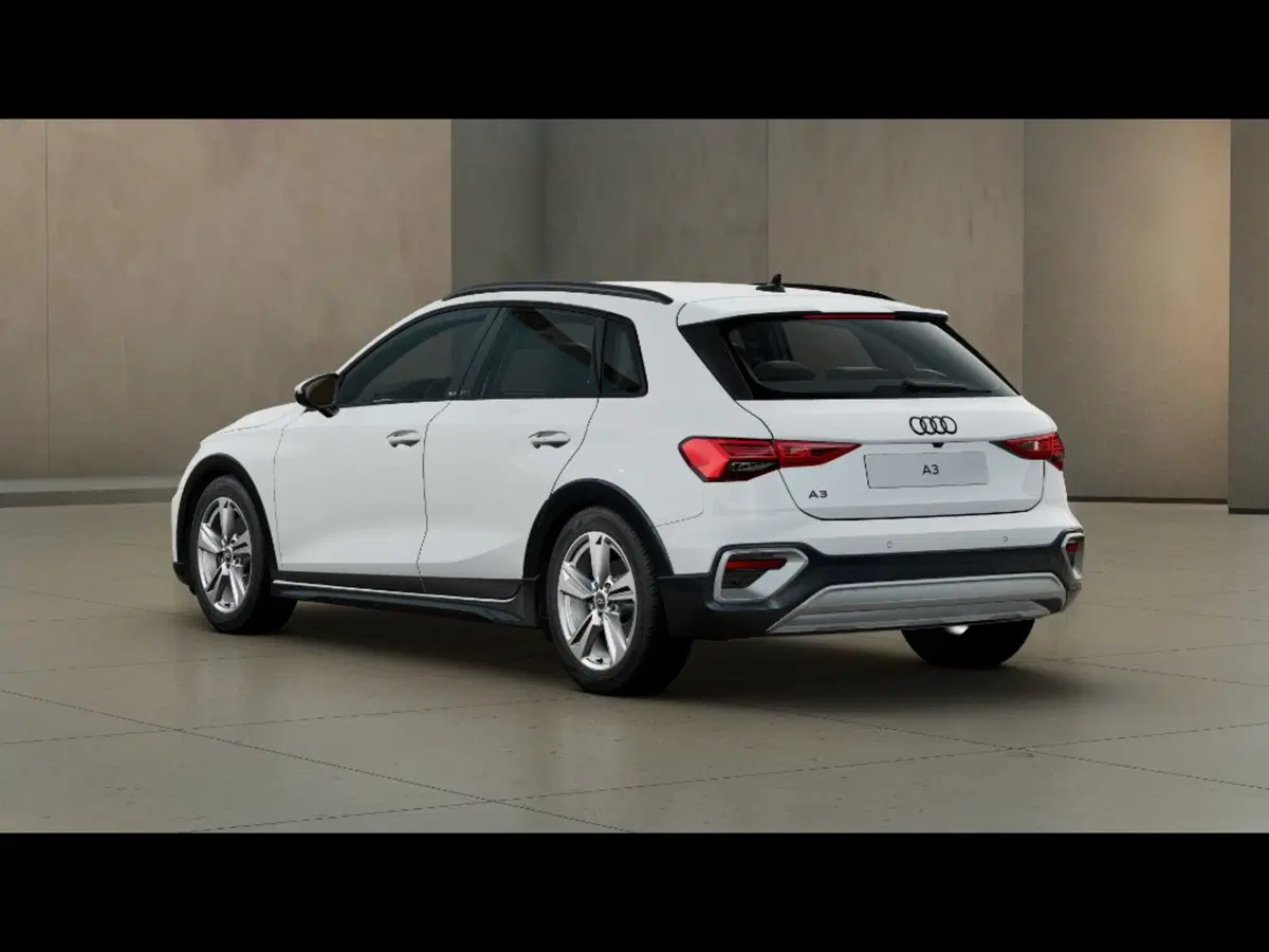 Audi A3 allstreet nuova a Livorno (3)