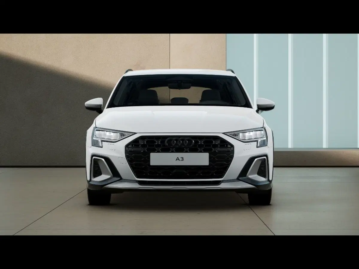 Audi A3 allstreet nuova a Livorno (4)