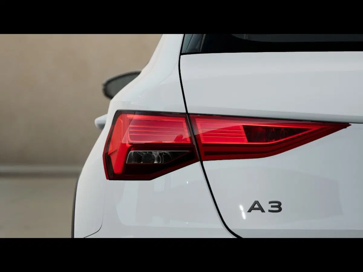 Audi A3 allstreet nuova a Livorno (6)