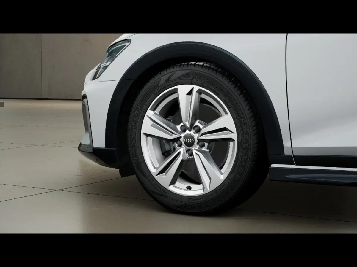 Audi A3 allstreet nuova a Livorno (7)