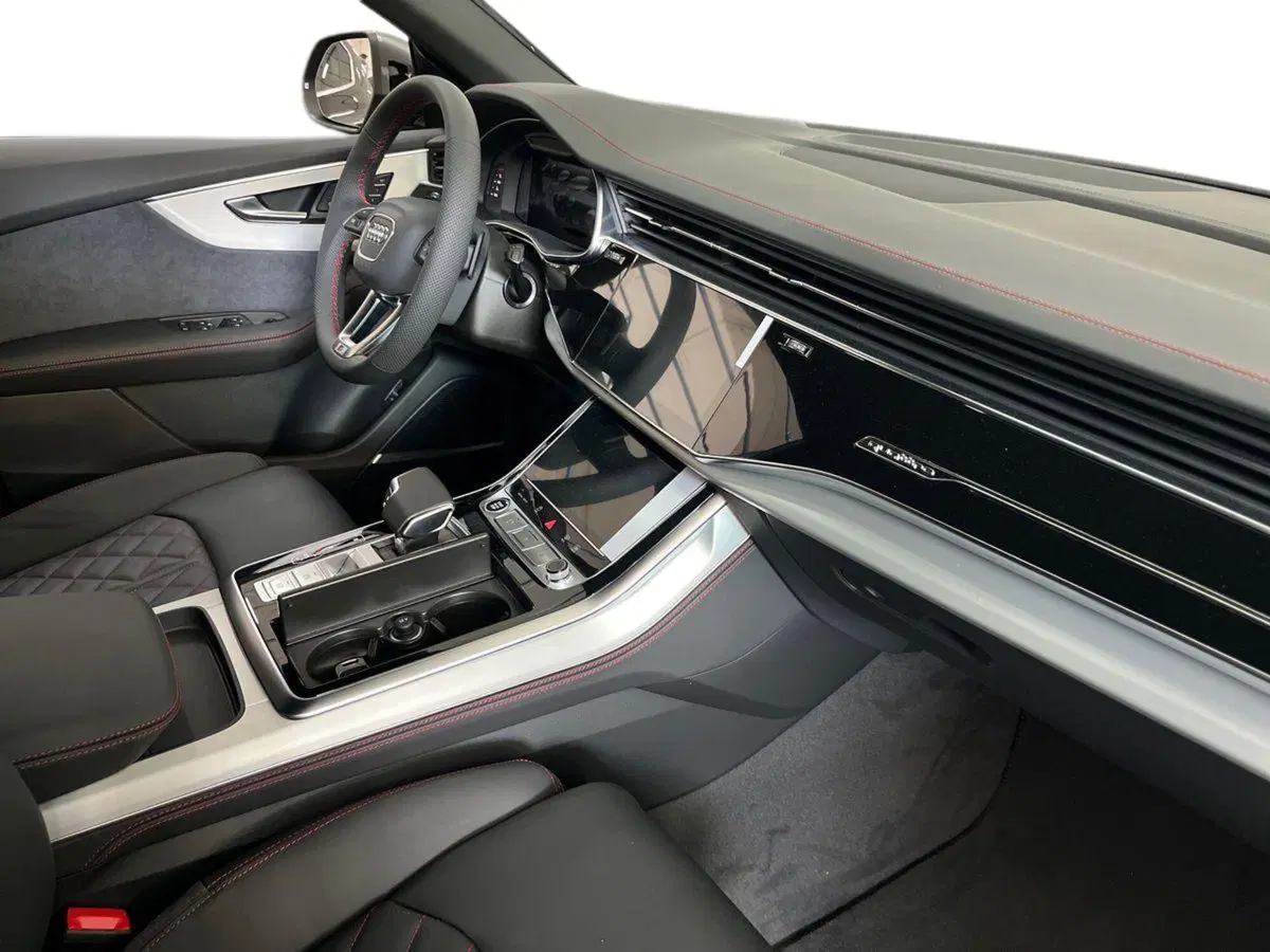 Audi Q8 nuova a Matera (9)