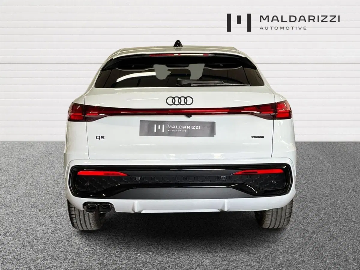 Audi Q5 Sportback nuova a Taranto (3)