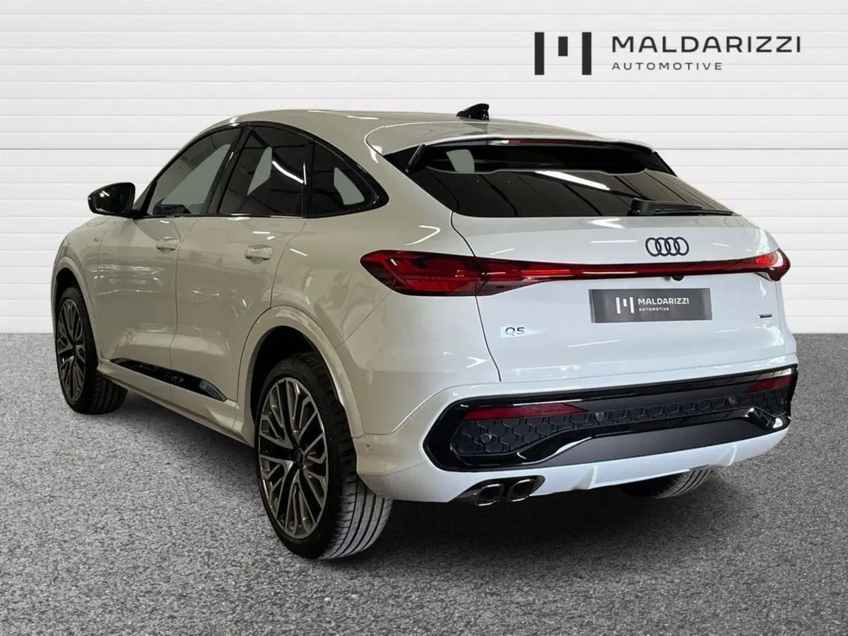 Audi Q5 Sportback nuova a Taranto (4)