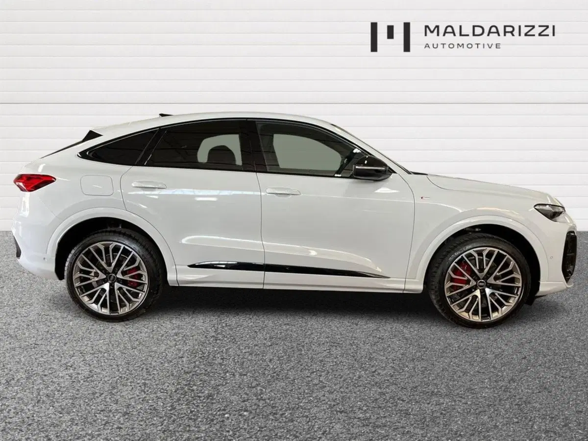 Audi Q5 Sportback nuova a Taranto (5)