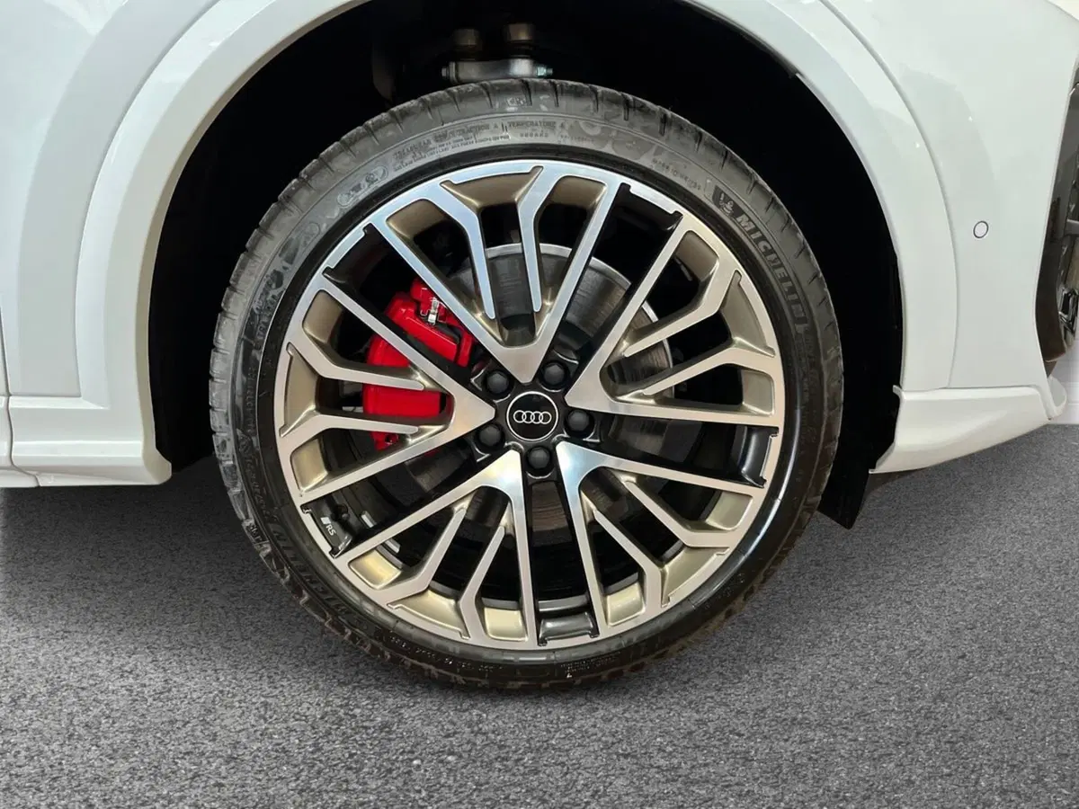 Audi Q5 Sportback nuova a Taranto (6)