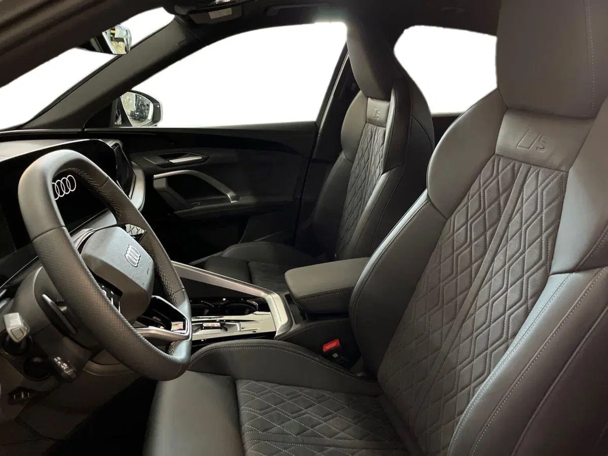 Audi Q5 Sportback nuova a Taranto (7)