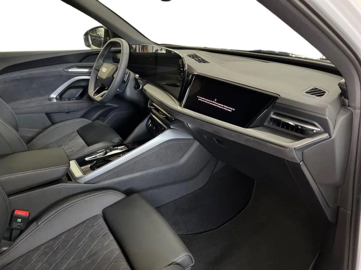 Audi Q5 Sportback nuova a Taranto (9)