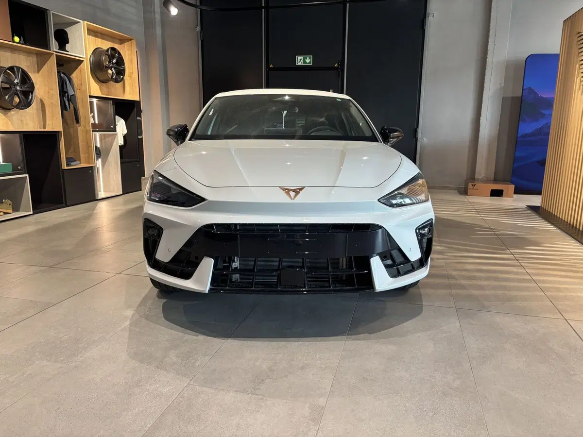 Cupra Leon nuova a Ferrara (2)