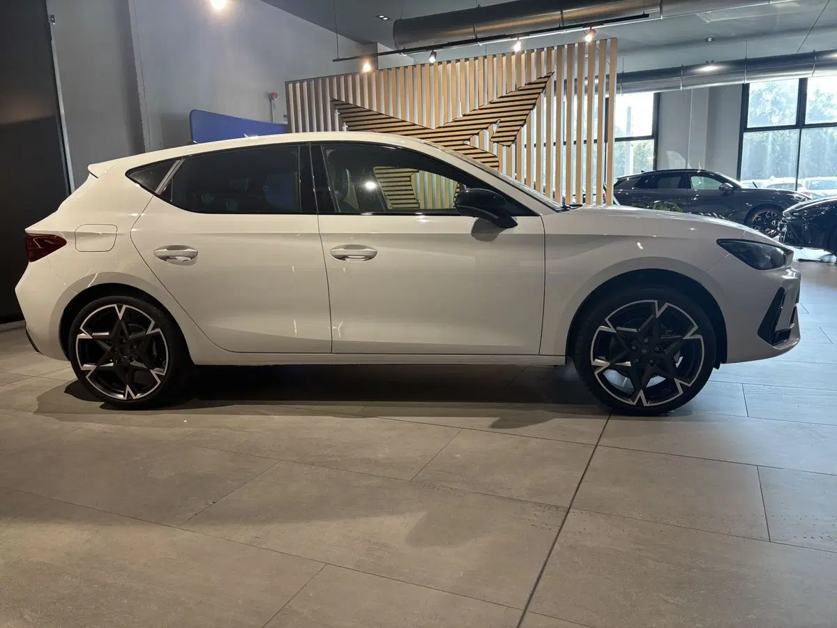 Cupra Leon nuova a Ferrara (4)