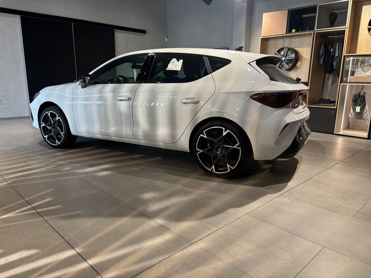 Cupra Leon nuova a Ferrara (7)