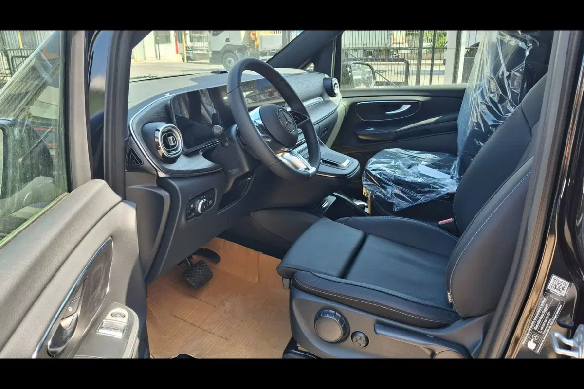 Mercedes-Benz Classe V nuova a Pescara (11)