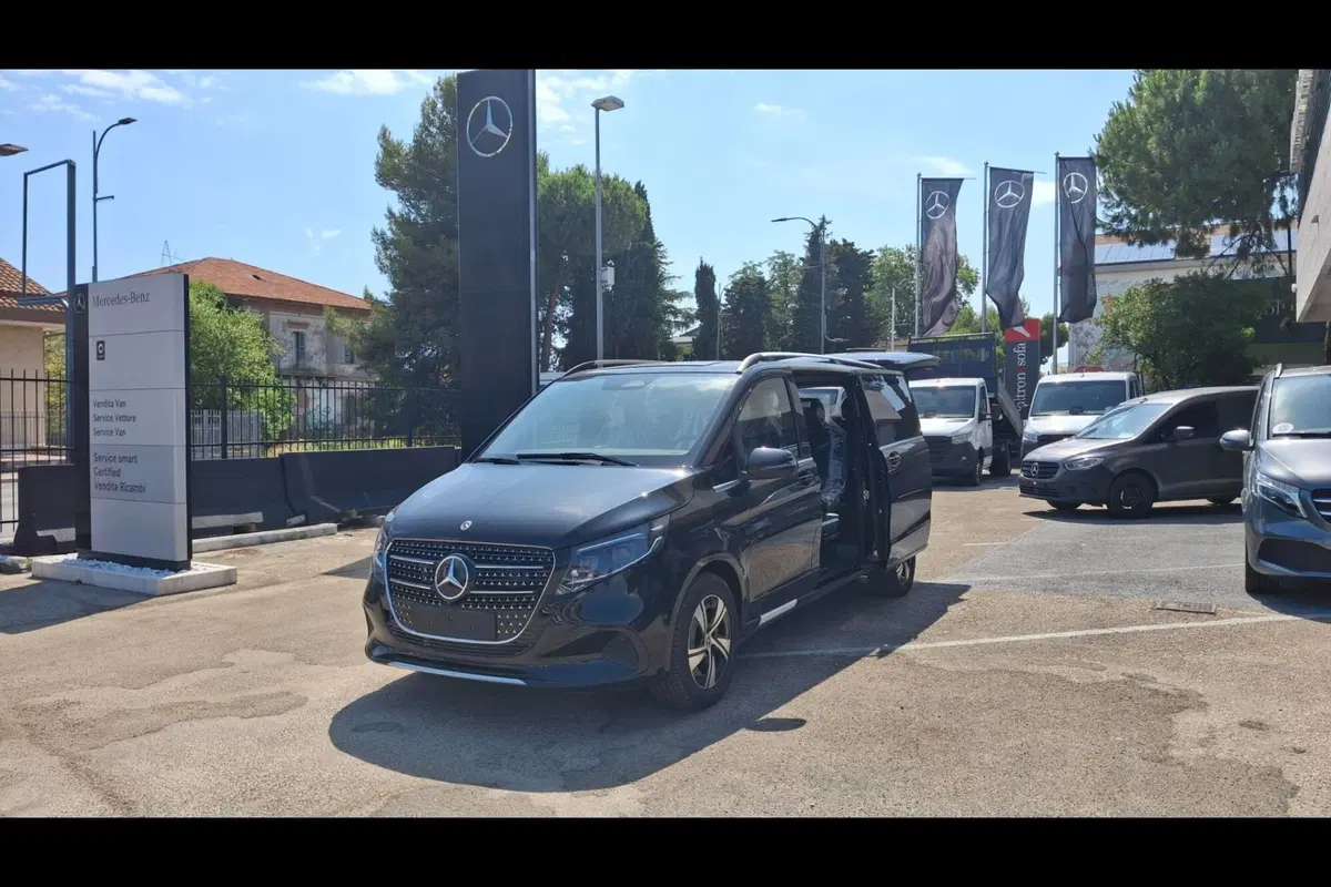 Mercedes-Benz Classe V nuova a Pescara (7)