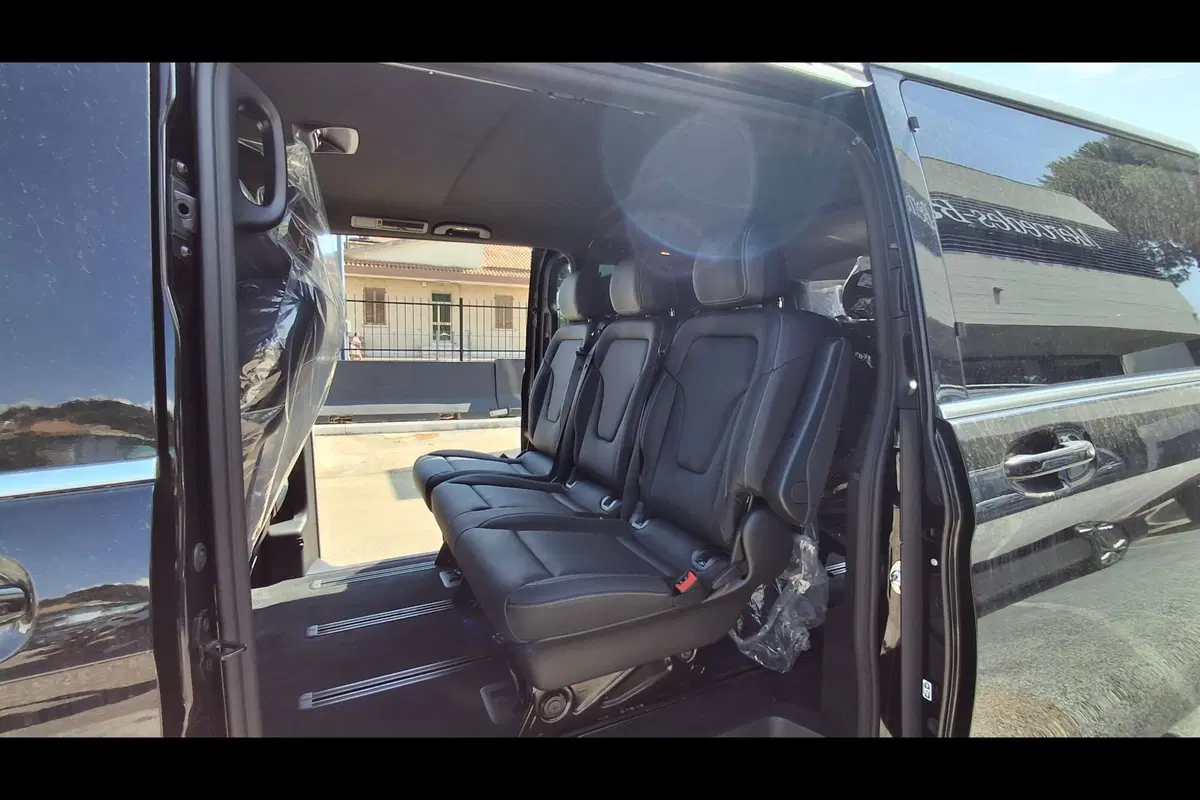 Mercedes-Benz Classe V nuova a Pescara (9)