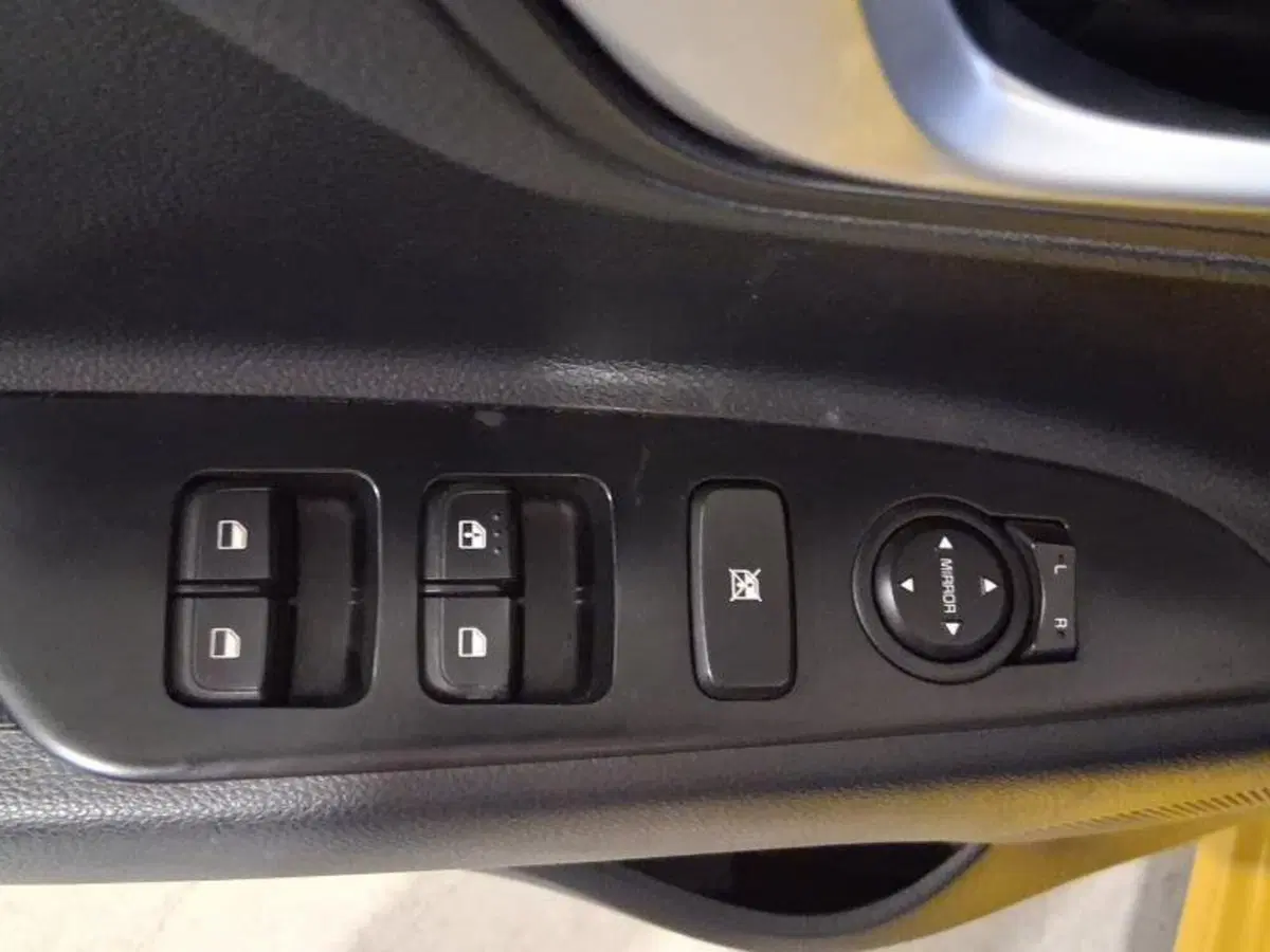 Kia Rio usata a Genova (12)
