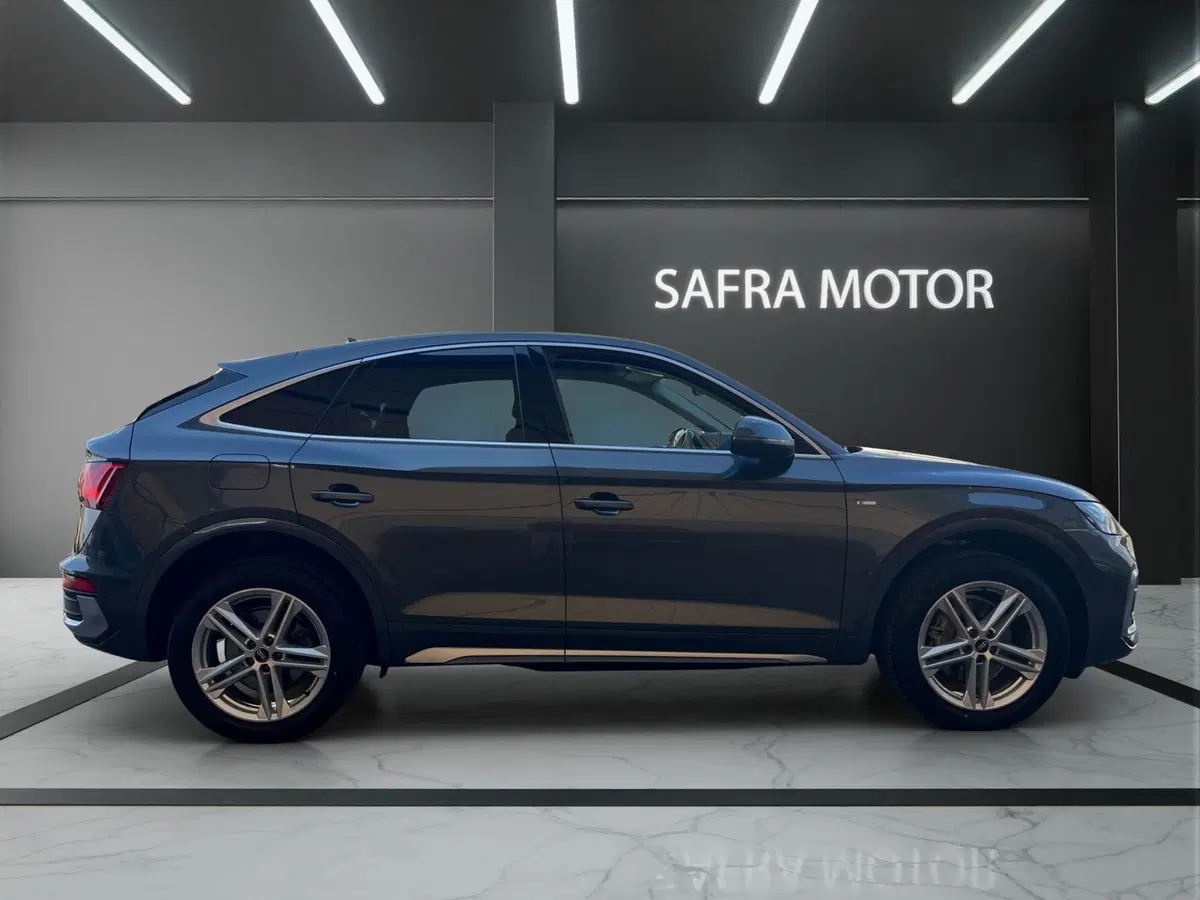 Audi Q4 Sportback usata a Cosenza (7)