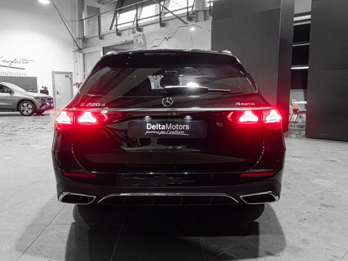 Mercedes-Benz Classe E Station Wagon nuova a Ancona (3)