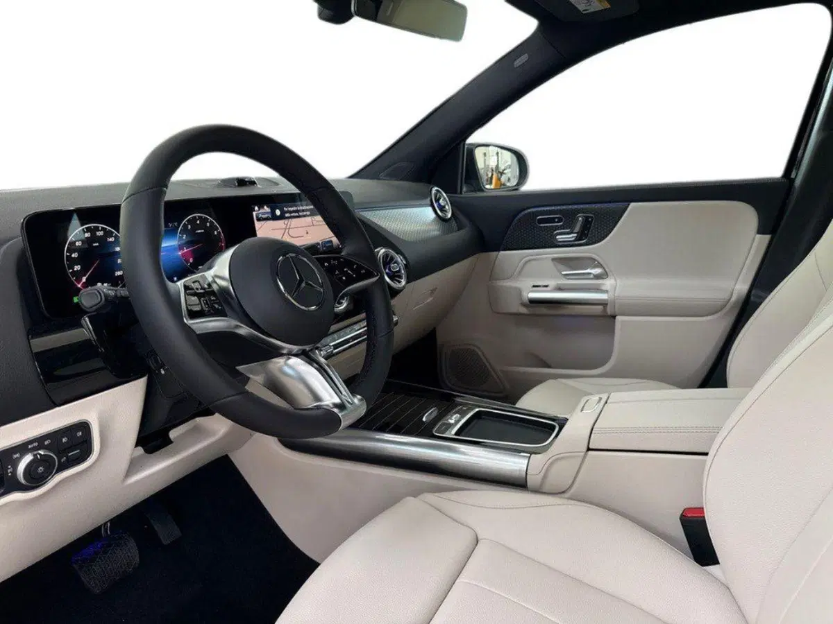 Mercedes-Benz GLA SUV nuova a Rimini (16)