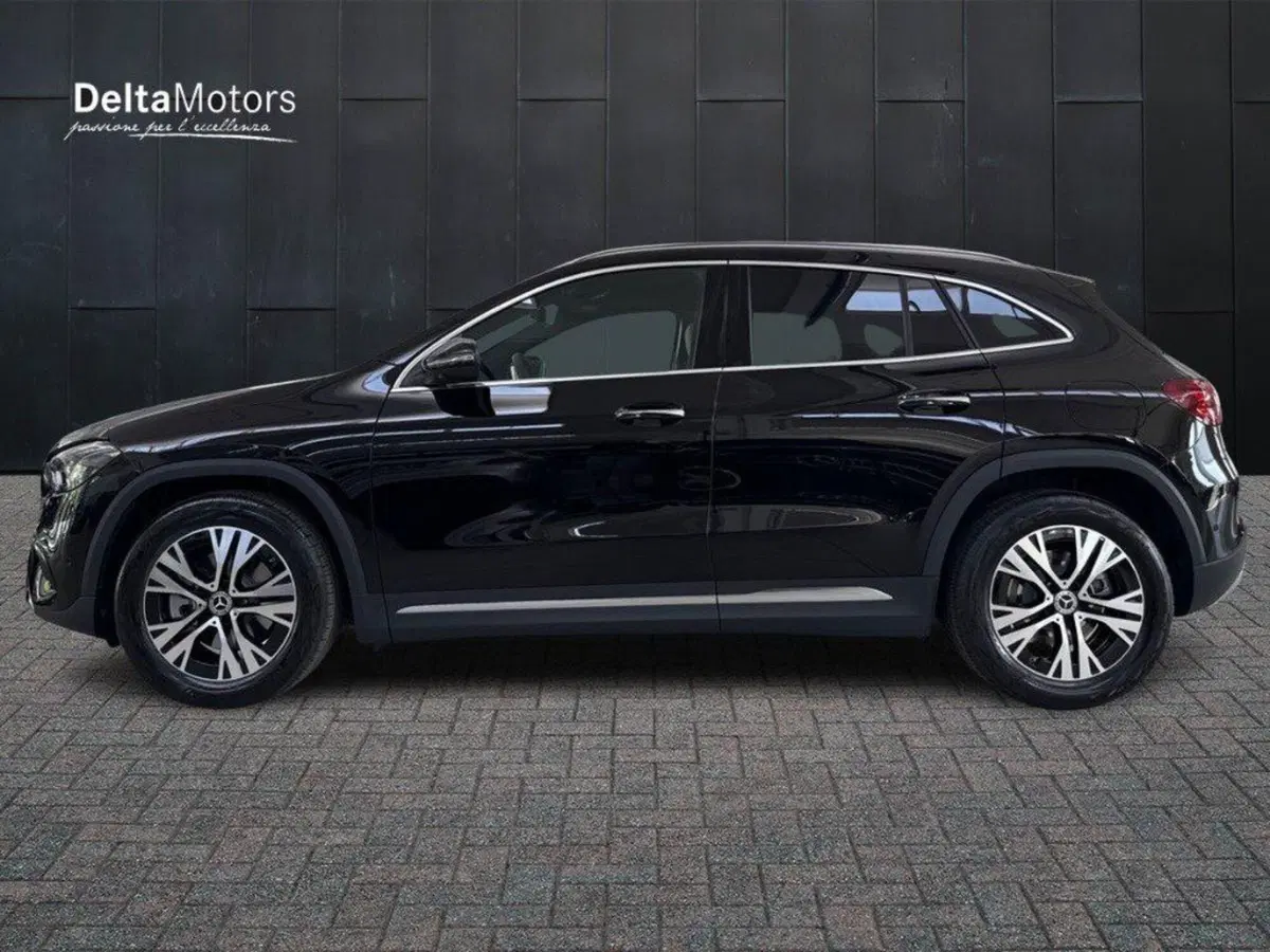 Mercedes-Benz GLA SUV nuova a Rimini (2)