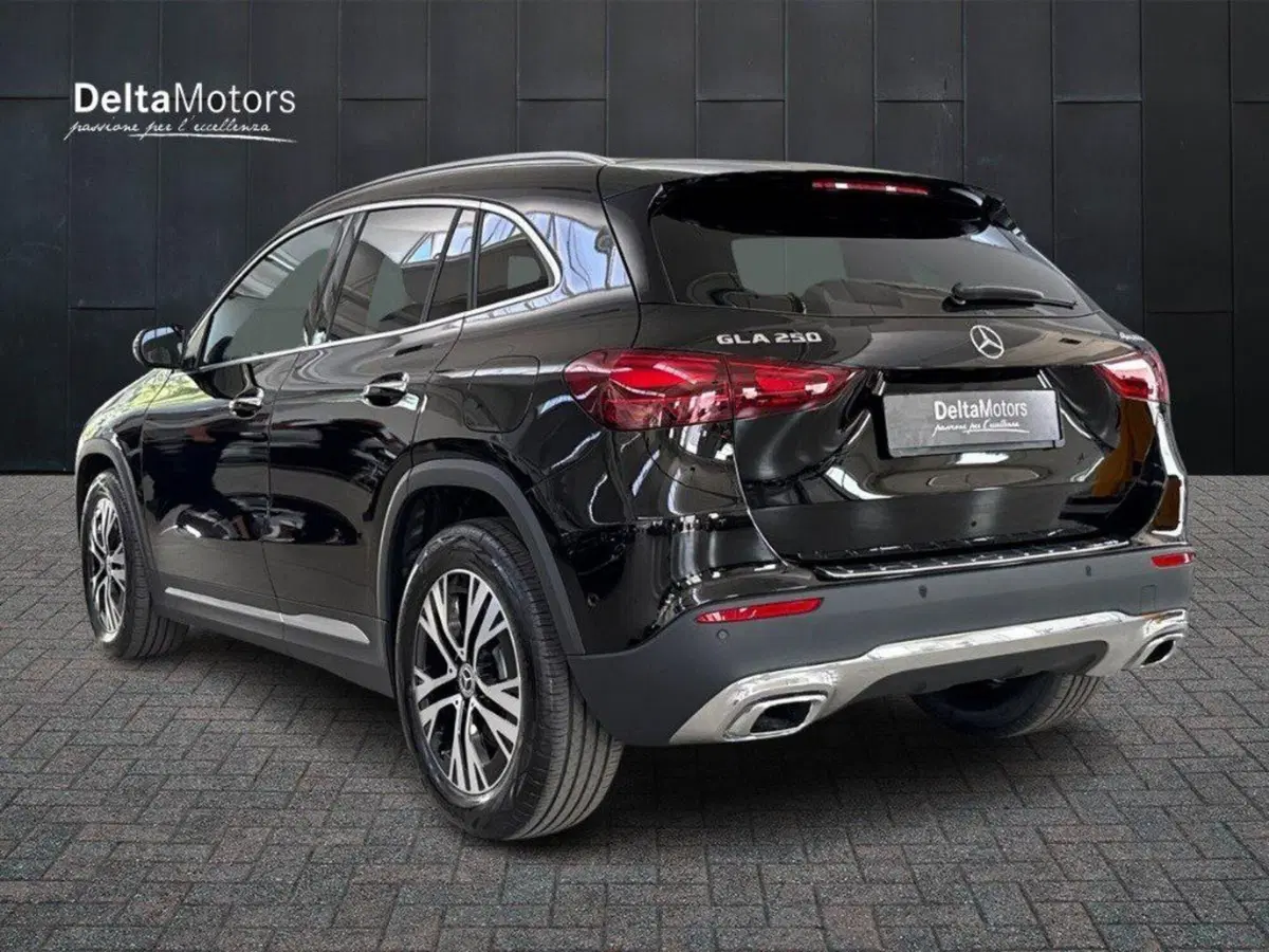 Mercedes-Benz GLA SUV nuova a Rimini (3)
