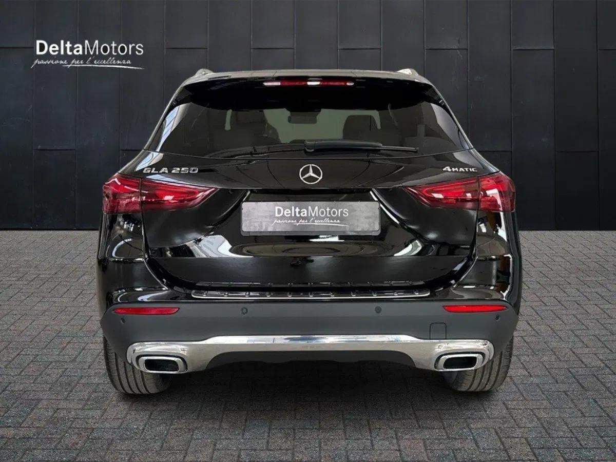 Mercedes-Benz GLA SUV nuova a Rimini (4)
