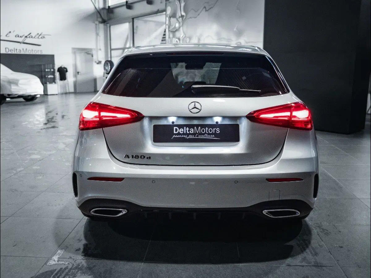 Mercedes-Benz Classe A Sedan nuova a Ancona (3)