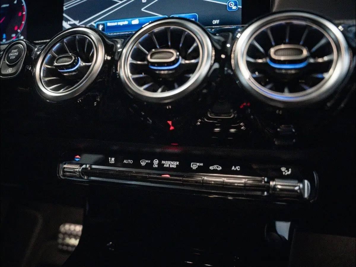 Mercedes-Benz Classe A Sedan nuova a Ancona (9)