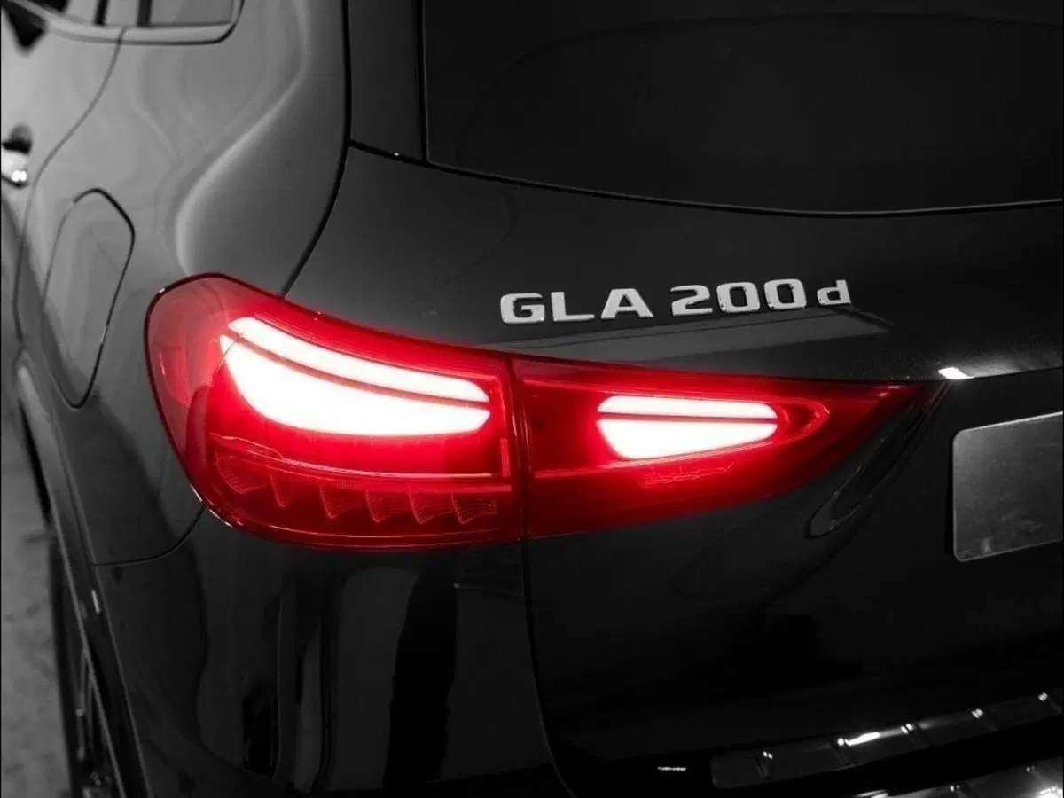 Mercedes-Benz GLA SUV nuova a Ancona (8)