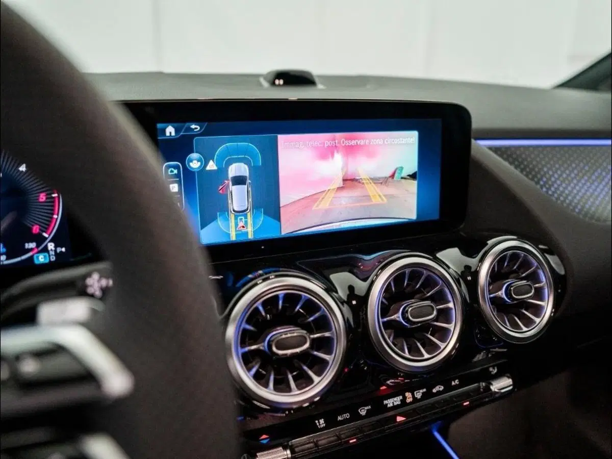 Mercedes-Benz GLA SUV nuova a Ancona (18)
