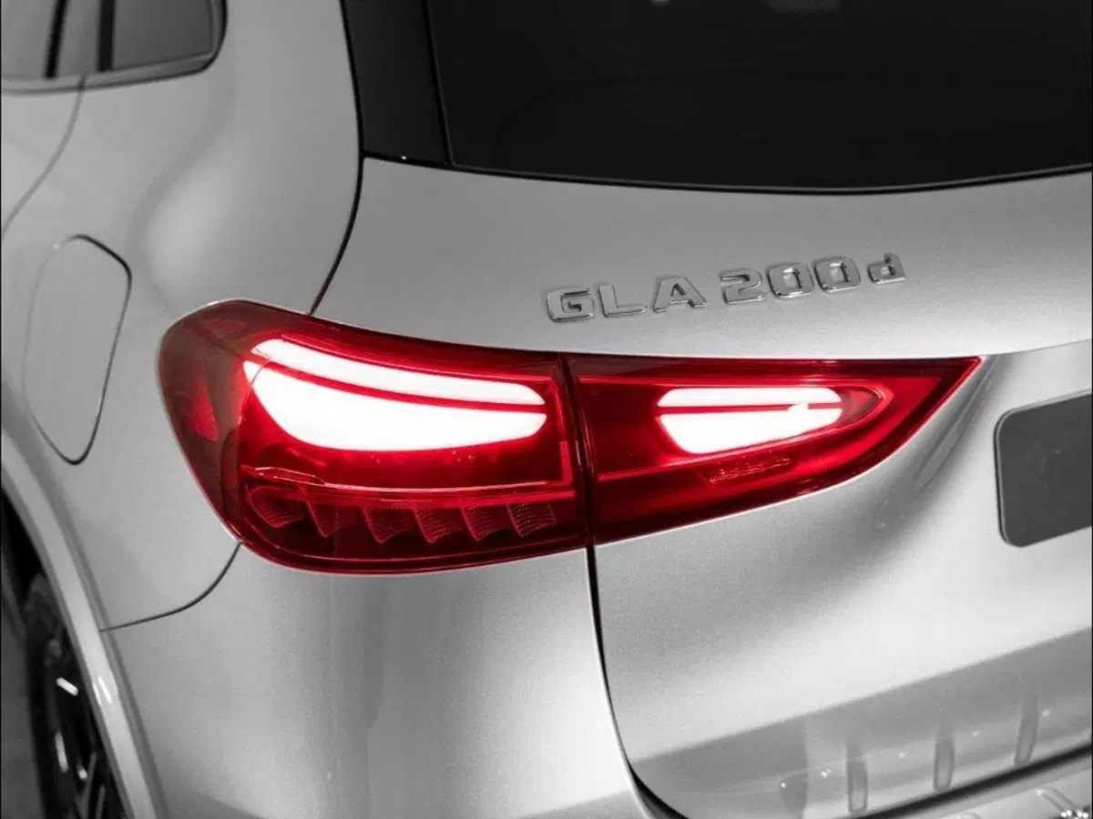 Mercedes-Benz GLA SUV nuova a Ancona (8)