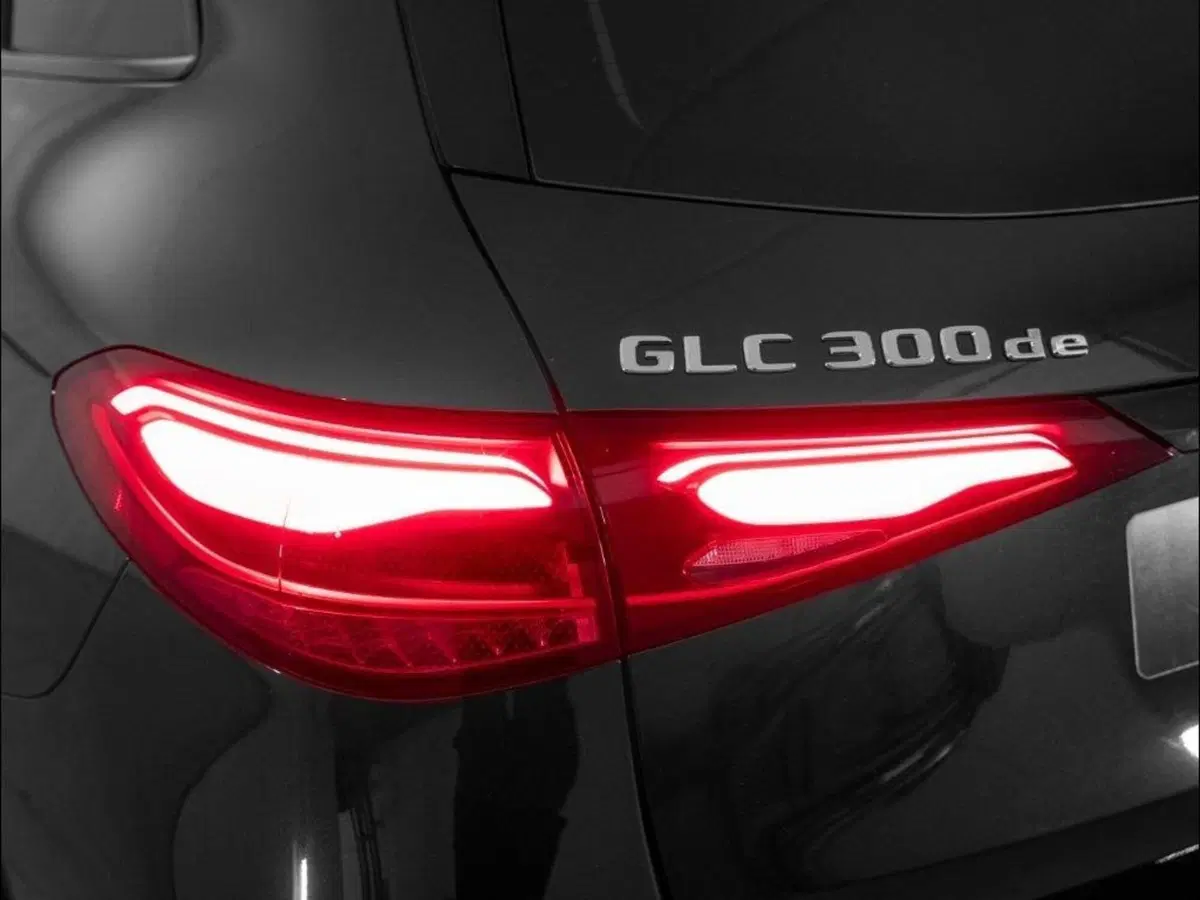Mercedes-Benz GLC SUV nuova a Ancona (8)