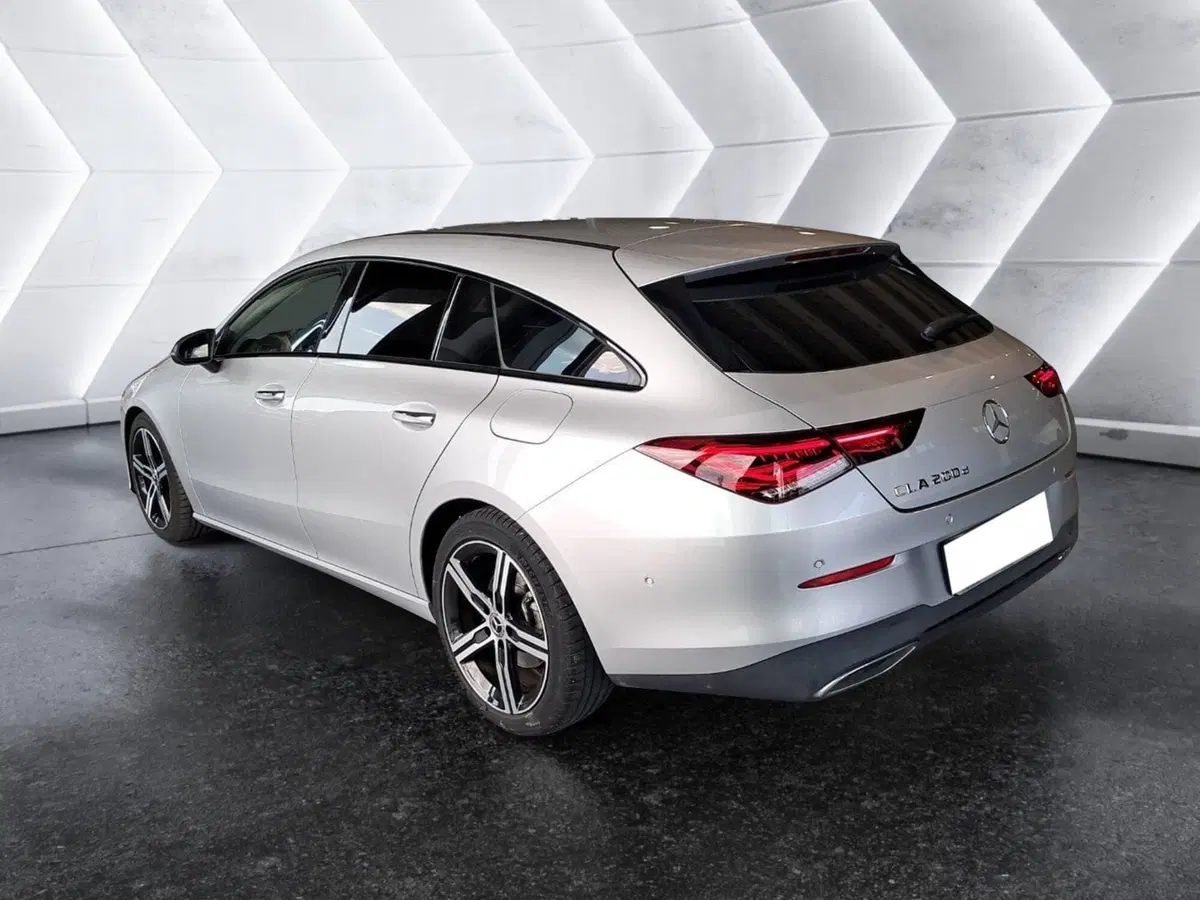 Mercedes-Benz CLA Shooting Brake usata a Salerno (7)