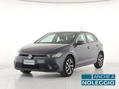 Volkswagen Polo 1.0 tsi Life 95cv del 2023 usata a Alba