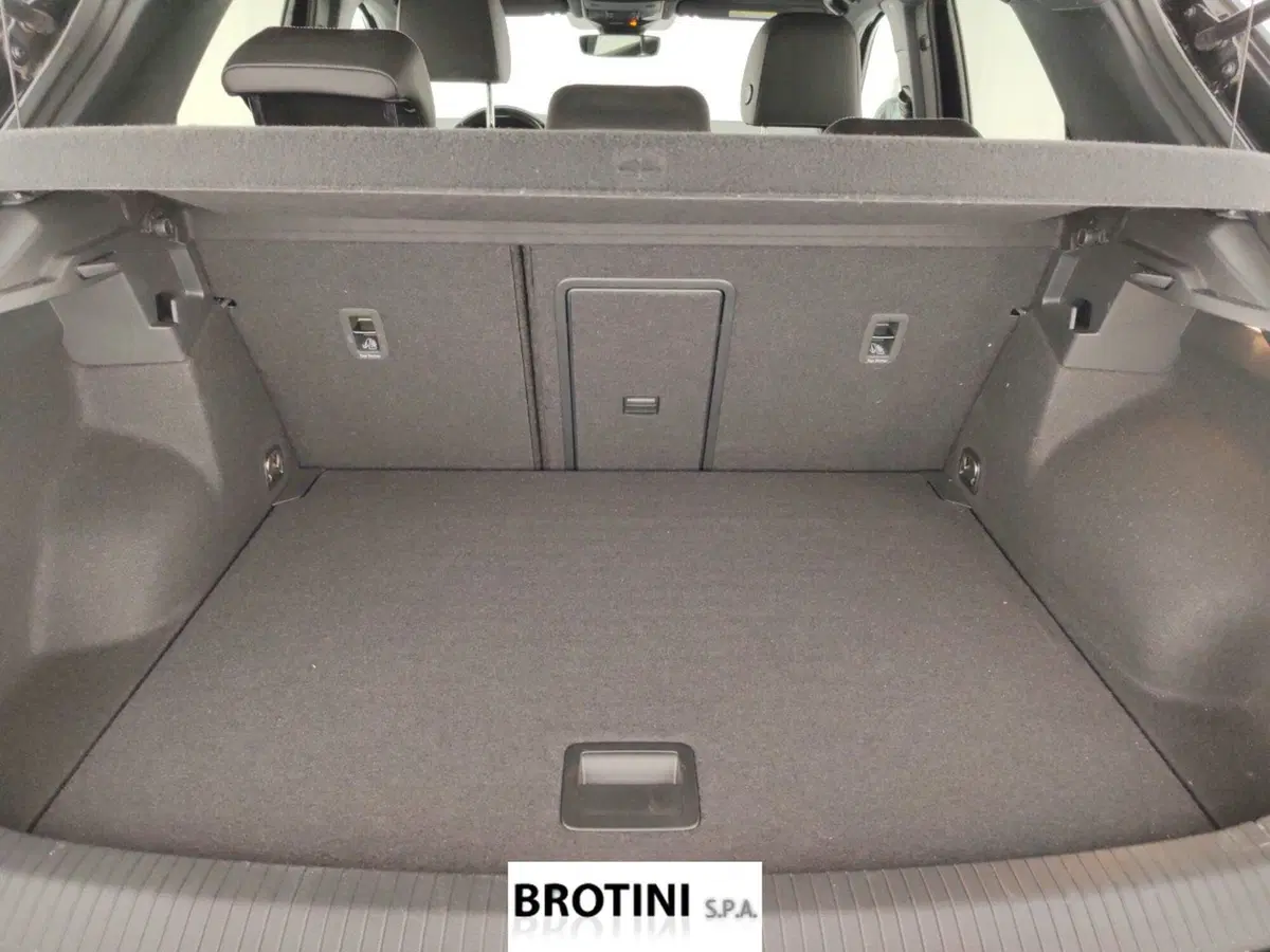 Volkswagen T-Roc usata a La Spezia (15)