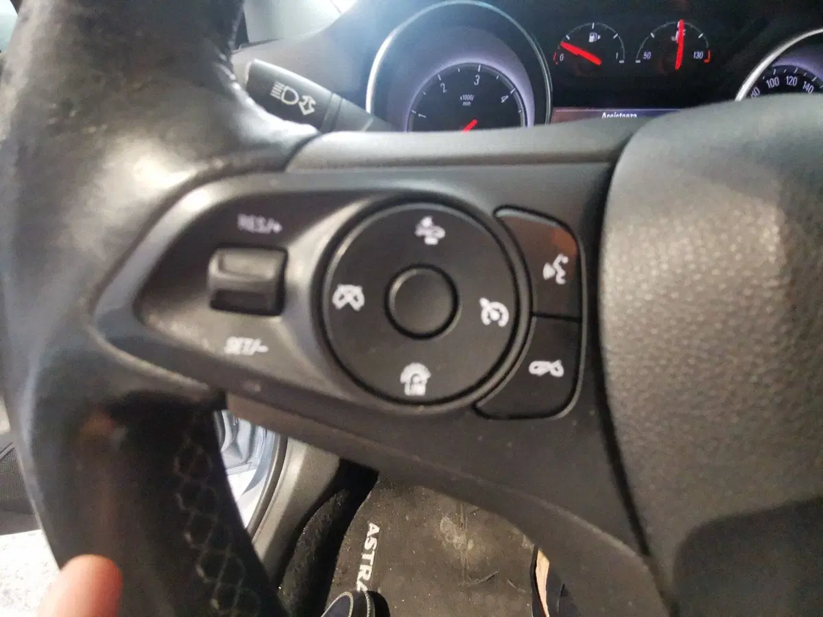 Opel Astra Station Wagon usata a Brindisi (14)
