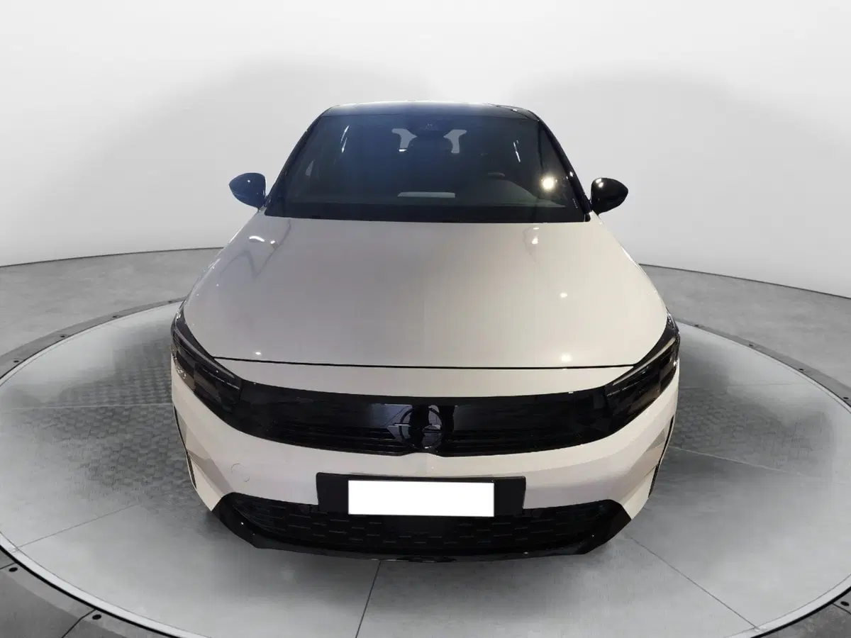 Opel Corsa nuova a Taranto (2)