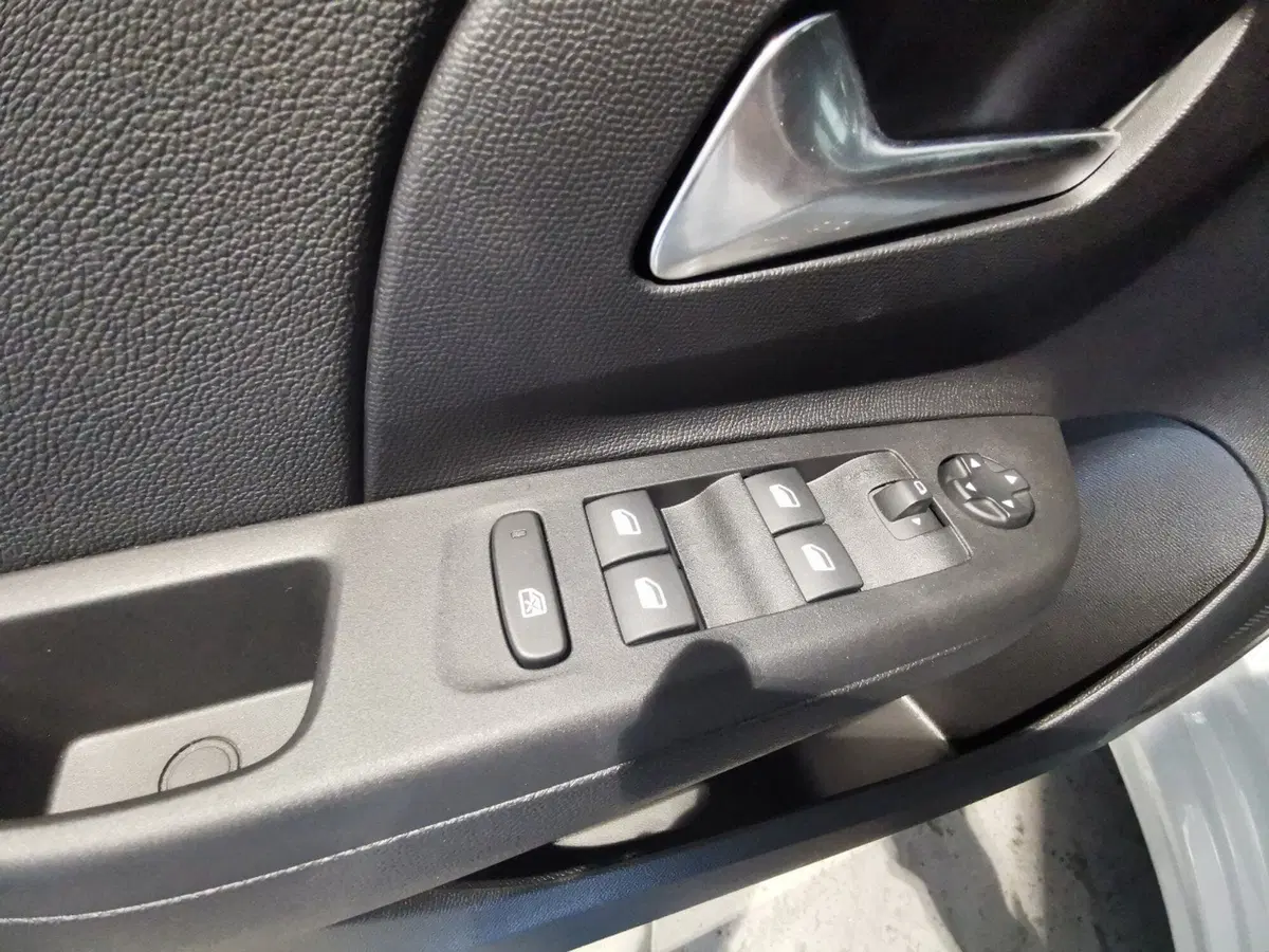 Opel Corsa nuova a Taranto (20)