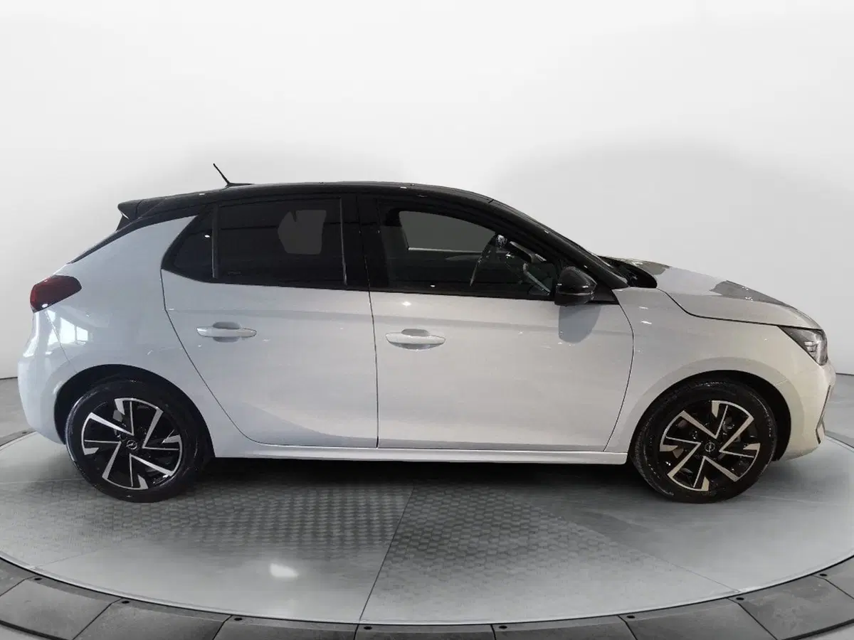 Opel Corsa nuova a Taranto (4)
