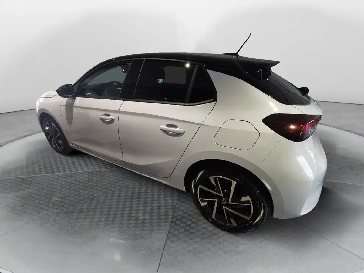 Opel Corsa nuova a Taranto (6)