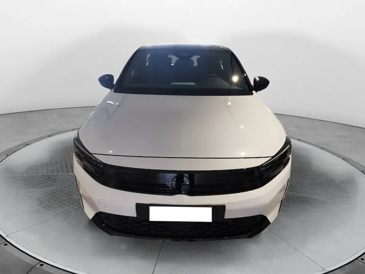 Opel Corsa nuova a Taranto (2)