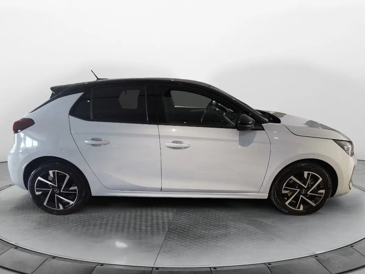Opel Corsa nuova a Taranto (4)