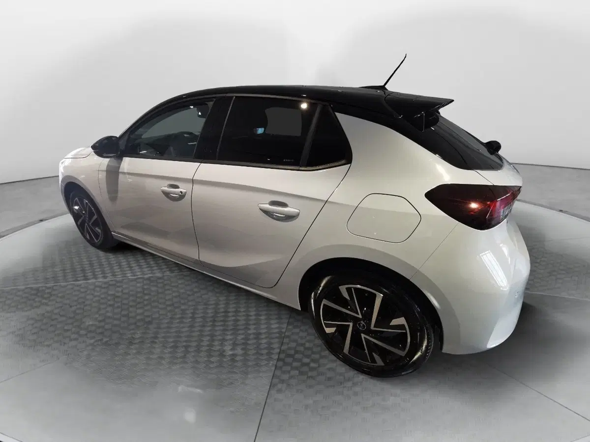 Opel Corsa nuova a Taranto (6)