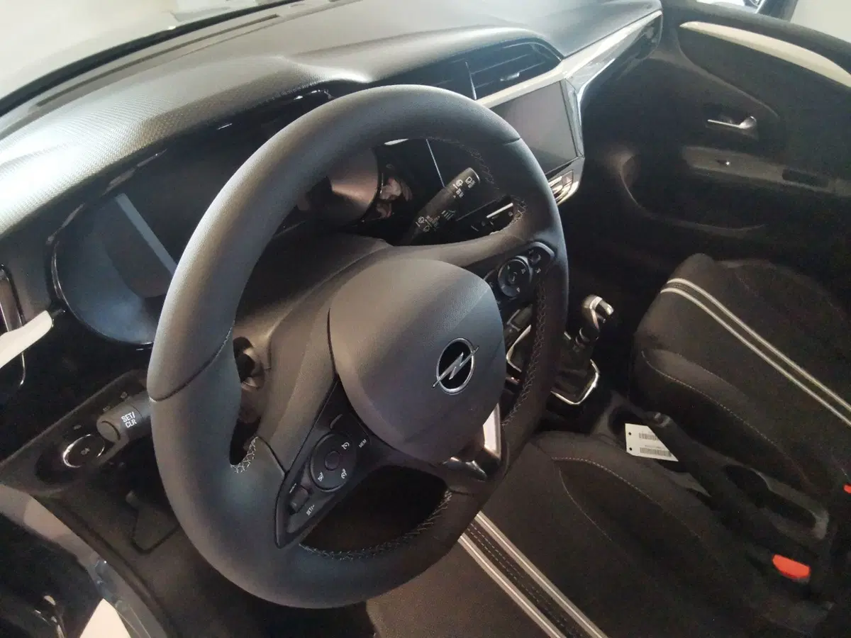 Opel Corsa nuova a Brindisi (14)