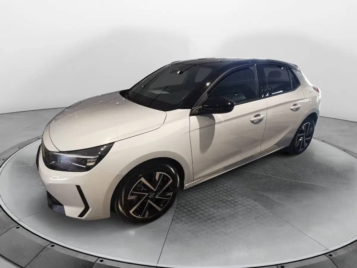 Opel Corsa nuova a Taranto