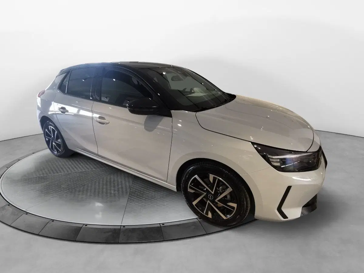 Opel Corsa nuova a Taranto (3)