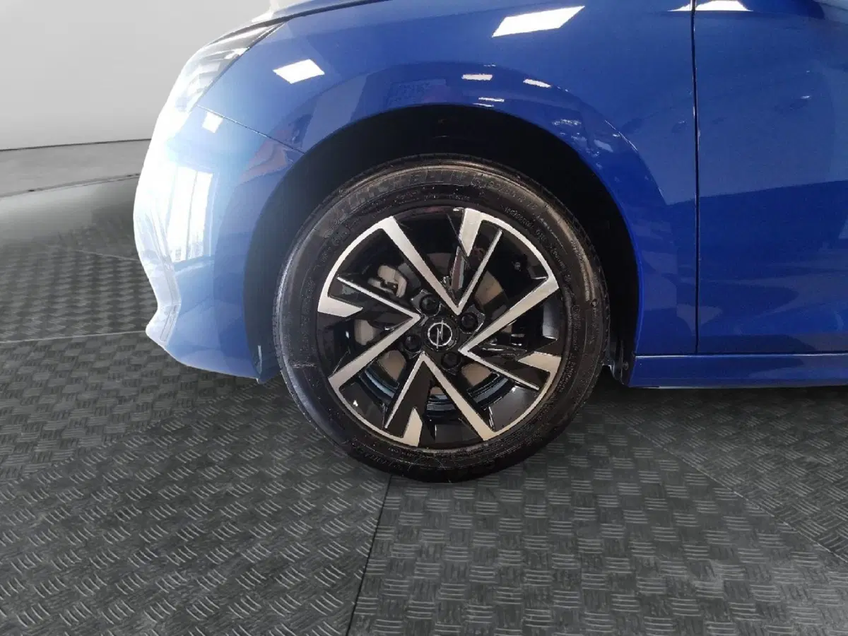Opel Corsa nuova a Taranto (8)
