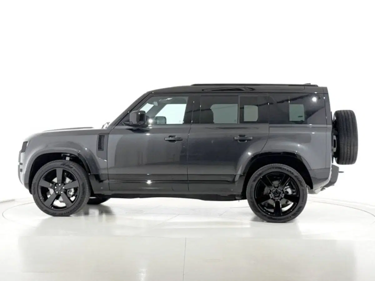 Land Rover Defender nuova a Perugia (2)